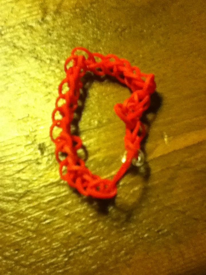 How to Make a Single Rainbow Loom Braclet