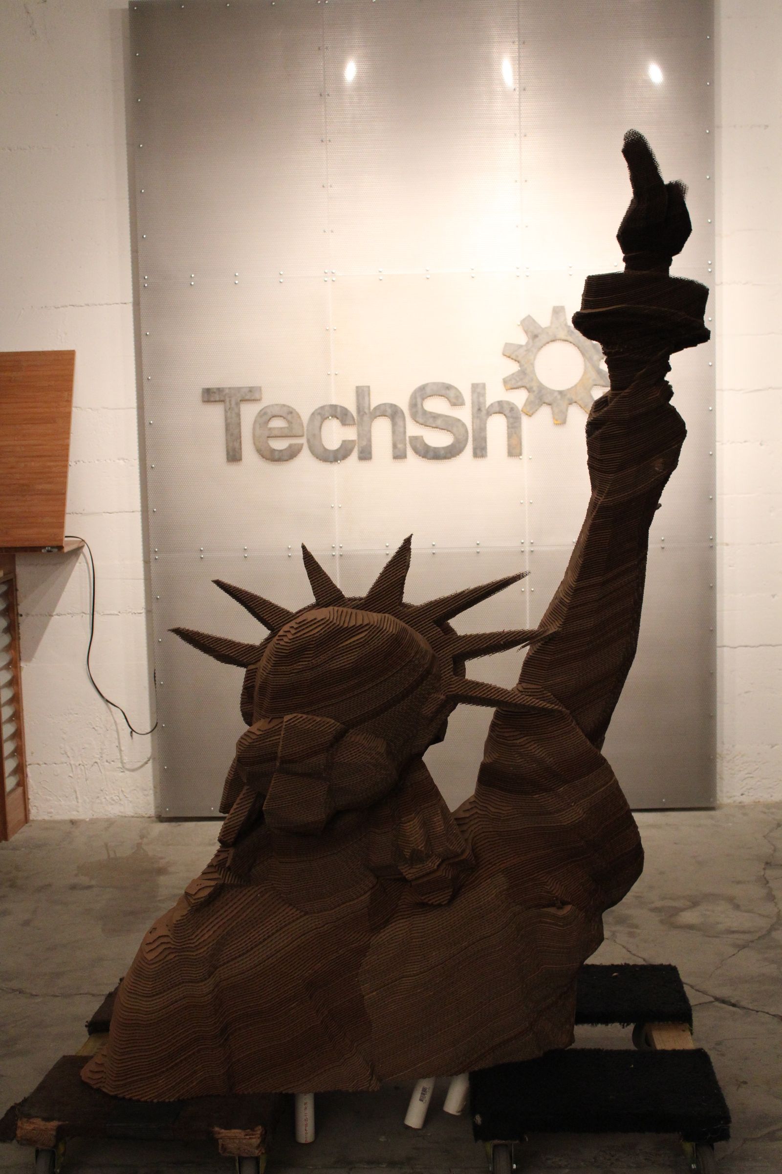 Cardboard Statue of Liberty Bust Using 123D Make 6 Steps (with