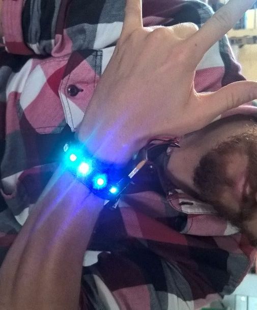 Básico Wearables: Brazaletecon Adafruit NeoPixesl Y Flora