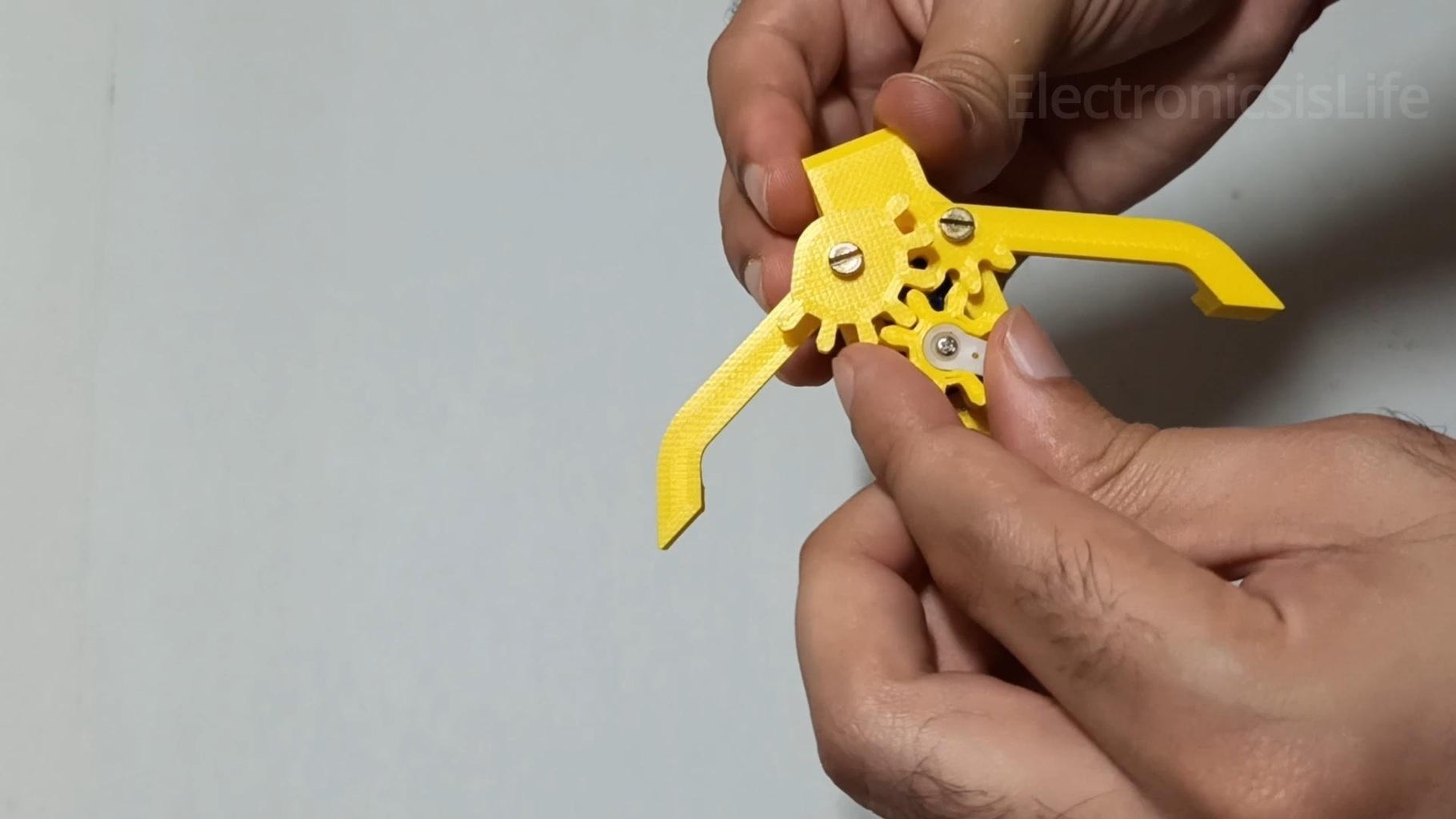 Smartphone (Bluetooth) Controlled Robot Arm Using Arduino Circuit Diagram