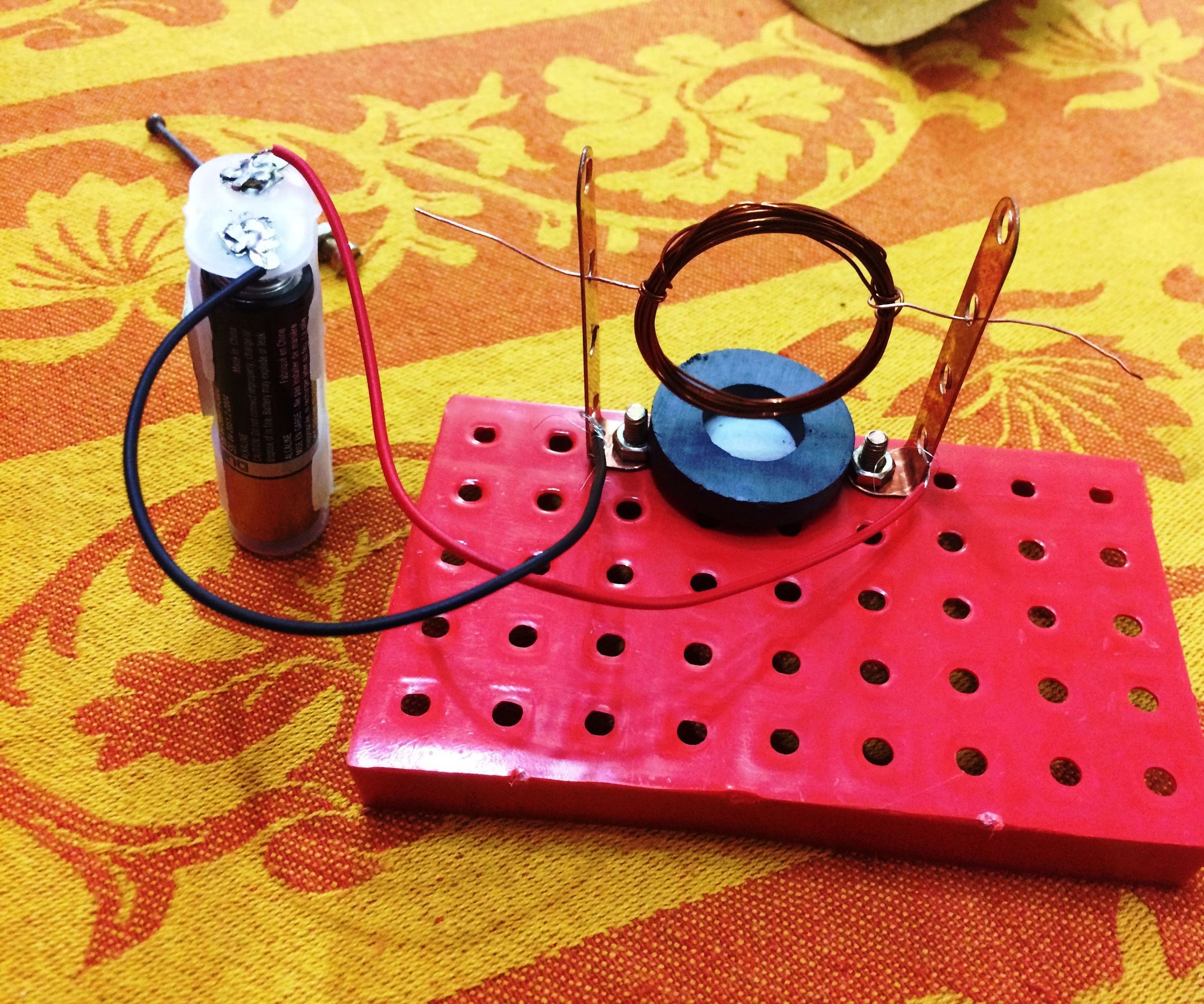 How DC Motor Works? Simple DC Motor