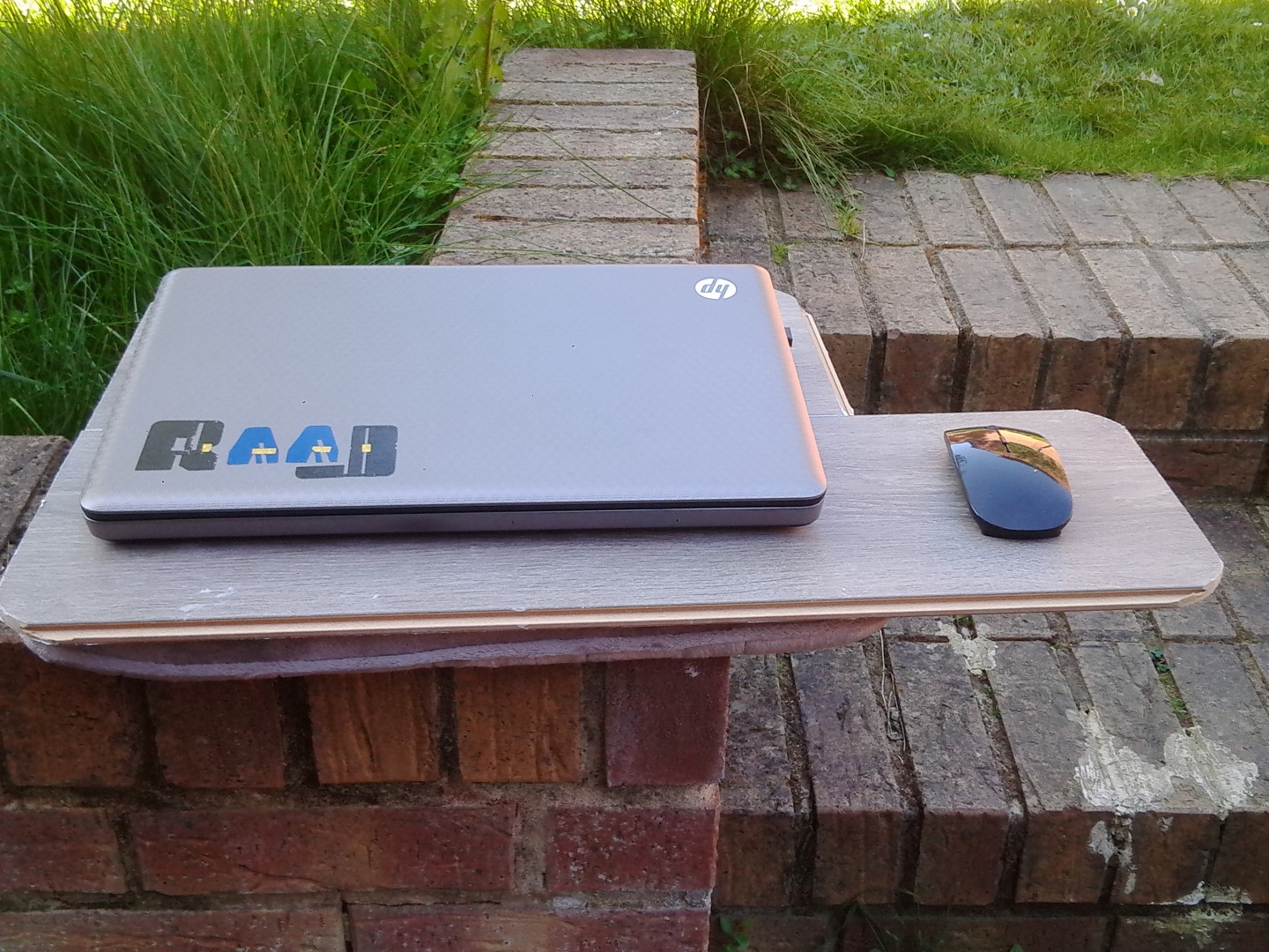 Super Simple DIY Lapdesk From (Scrap) Laminate Floor Boards 4 Steps