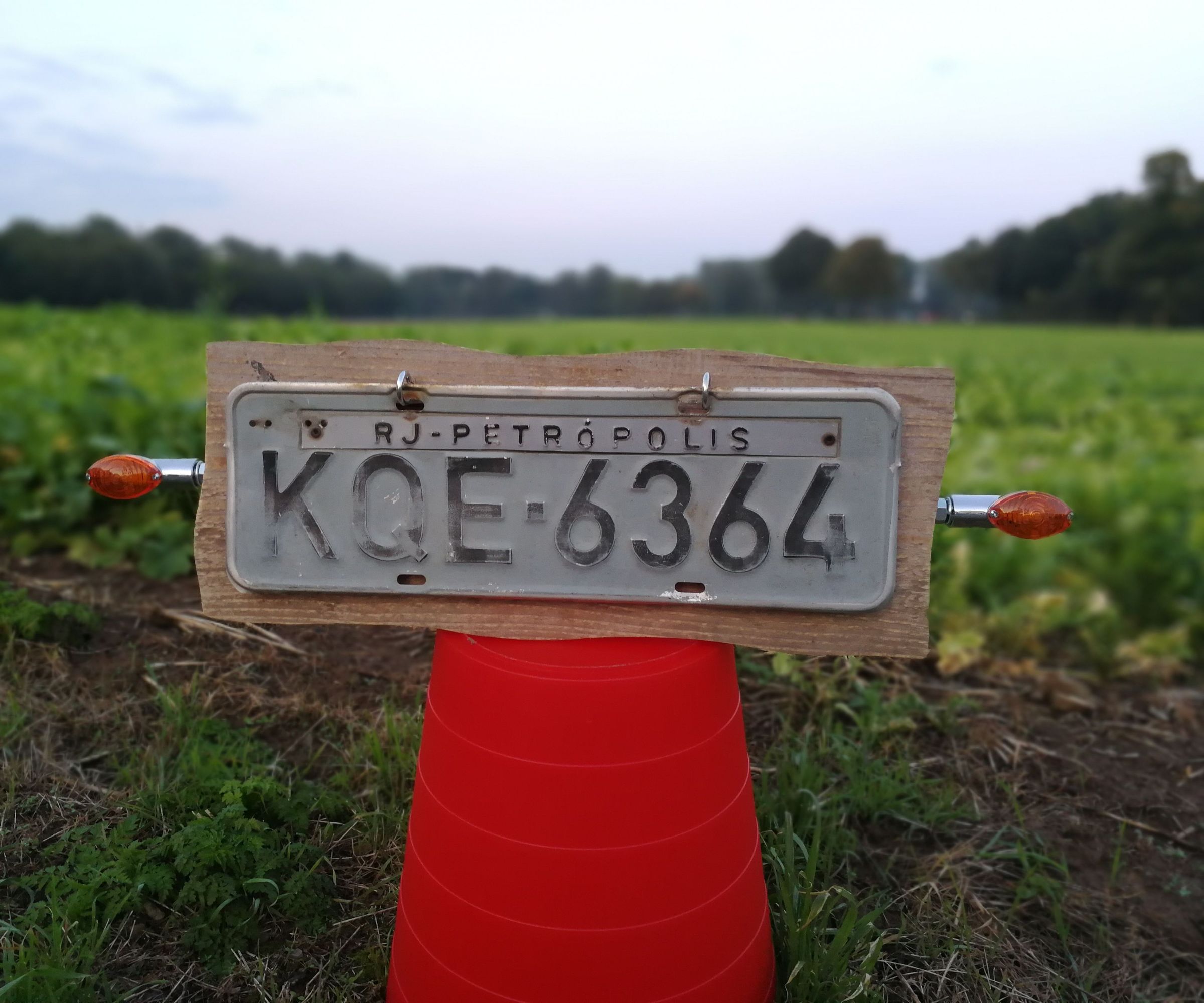 Simple Key Cabinet Using Old License Plate