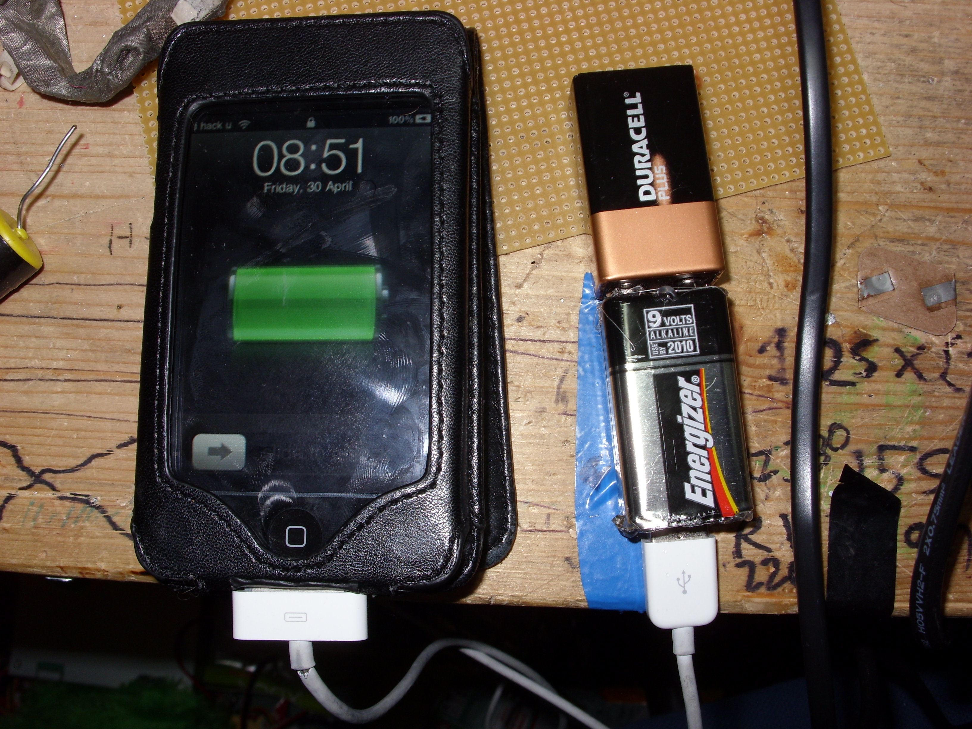 Mini portable ipod charger