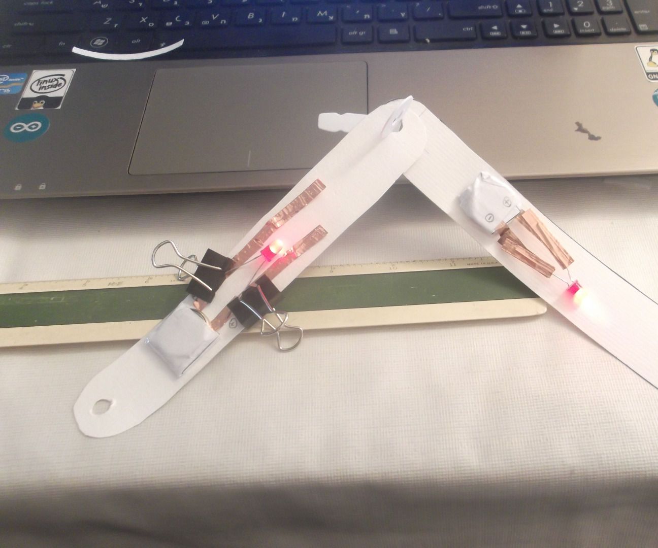 Strawbees Connectable Articulated Paper Circuits