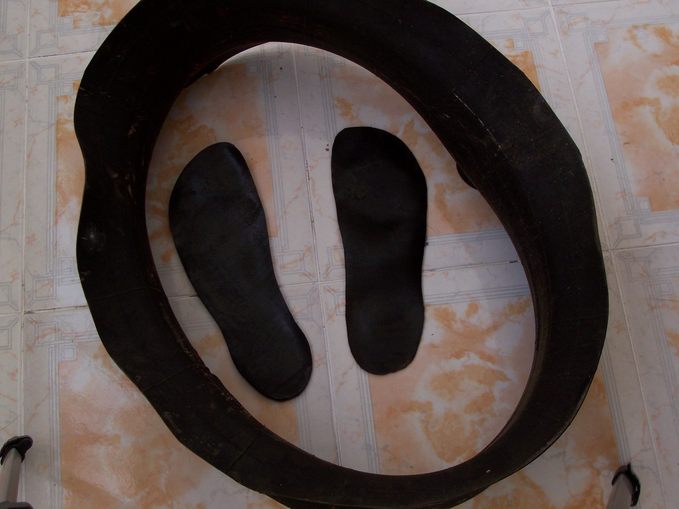 Comfortable Shoes: How to Make Shoe Insoles From Inner Tubes