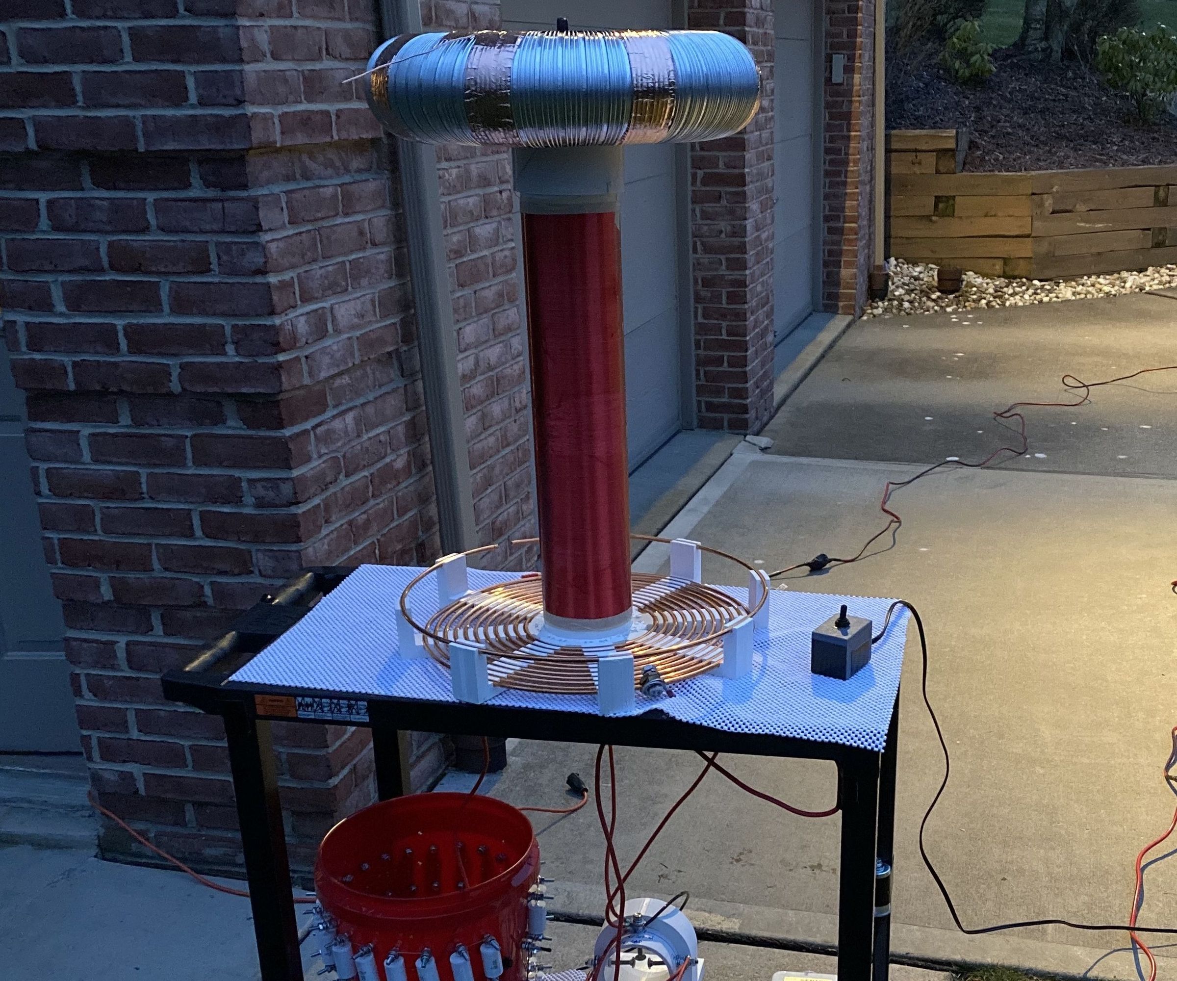 How to Build a 1.1 Million Volt Tesla Coil! : 19 Steps (with Many Pictures)