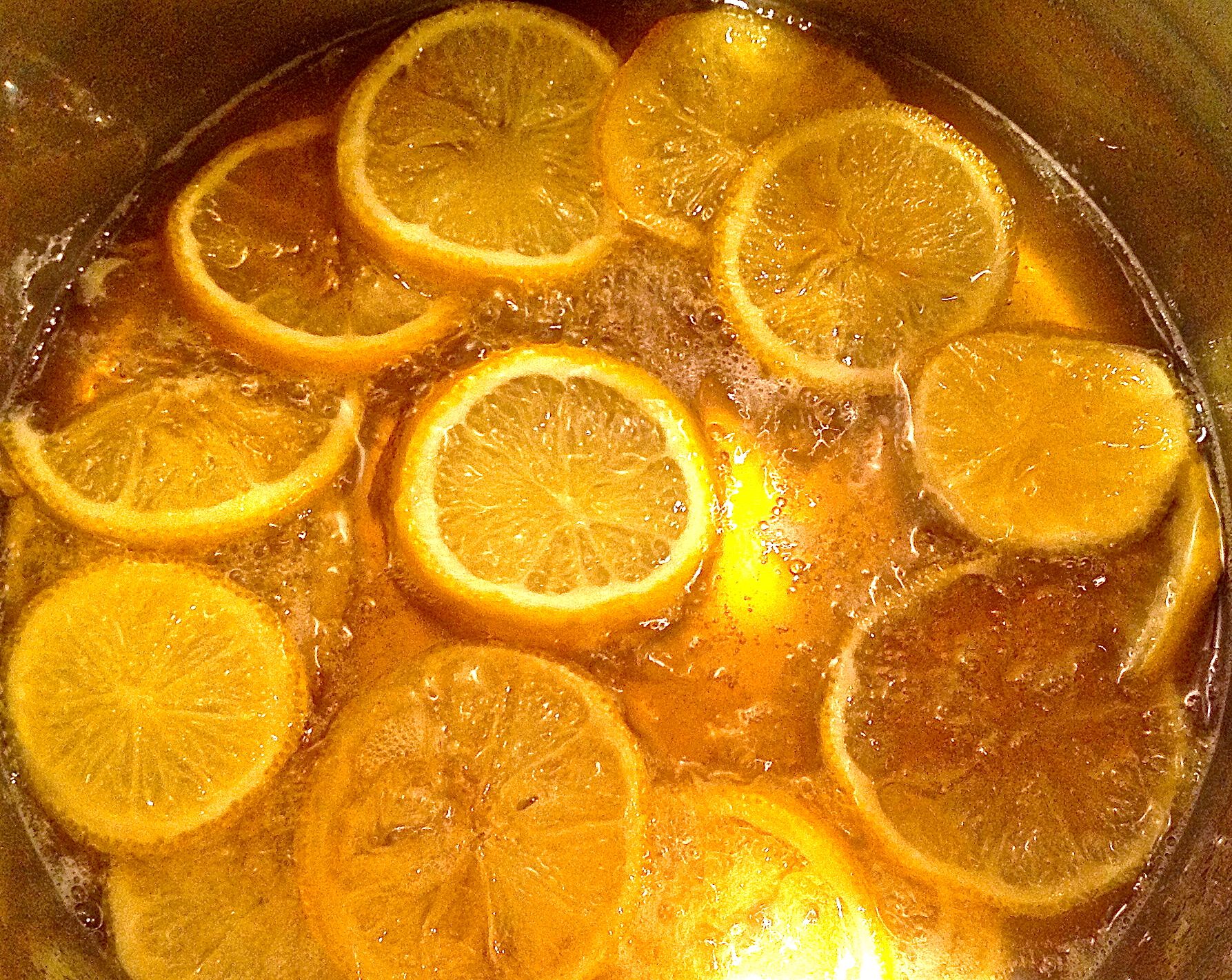 LEMON SLICES IN a SIMPLE SYRUP SAUCE