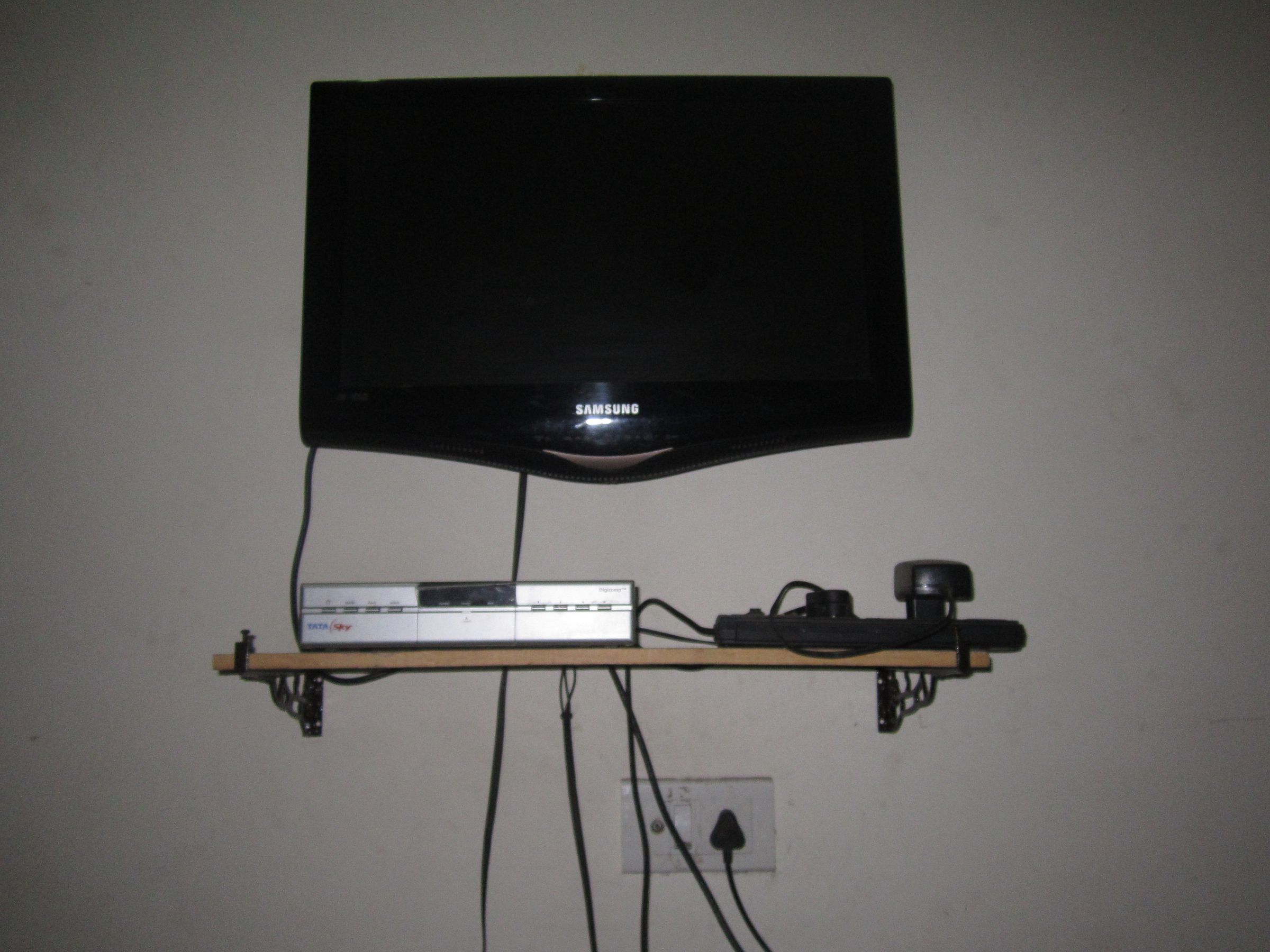 Wall Hanging Rack for Your LCD TV