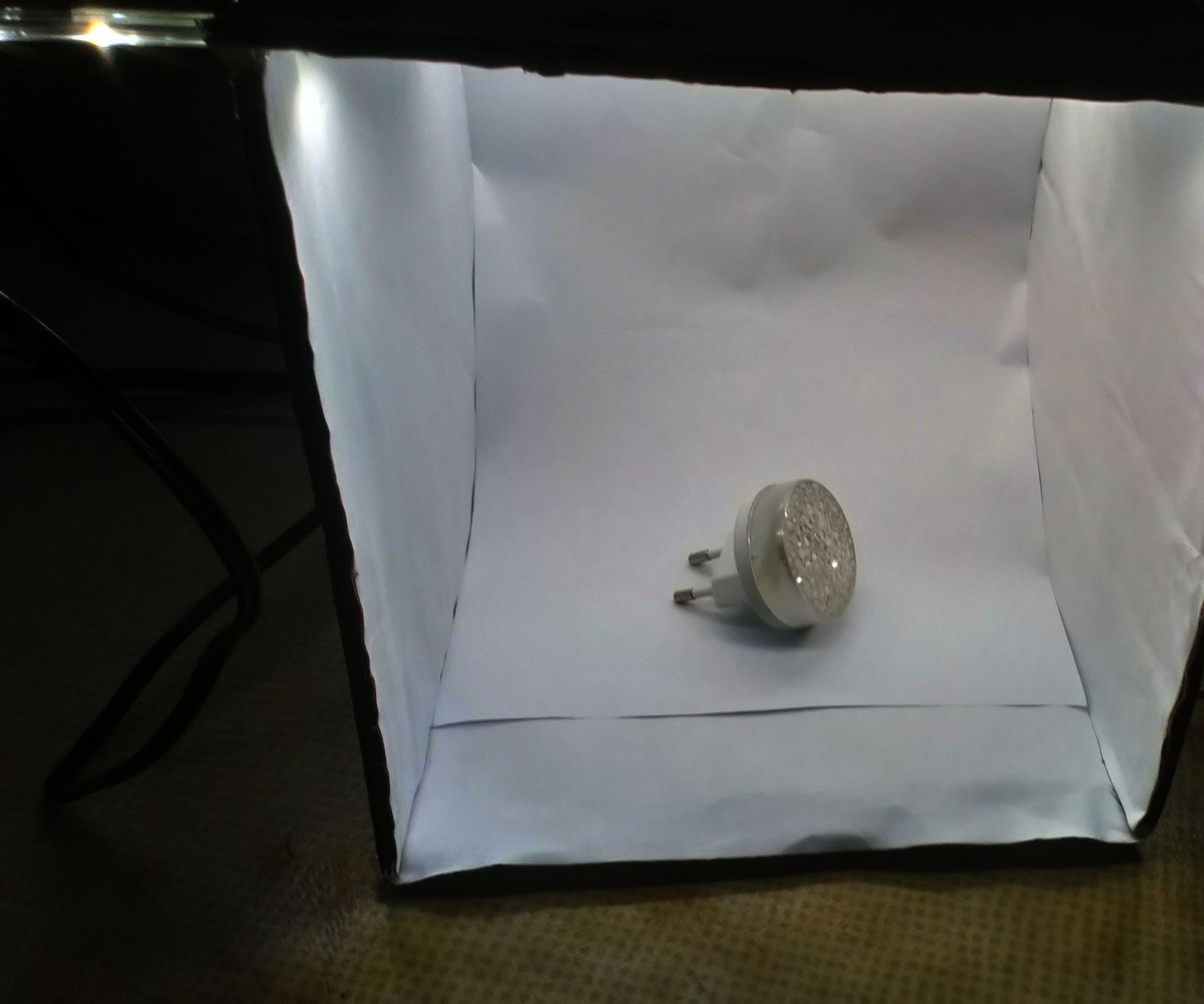 Small 20cm X 20cm DIY Cardboard Photo Light Studio for Biginners