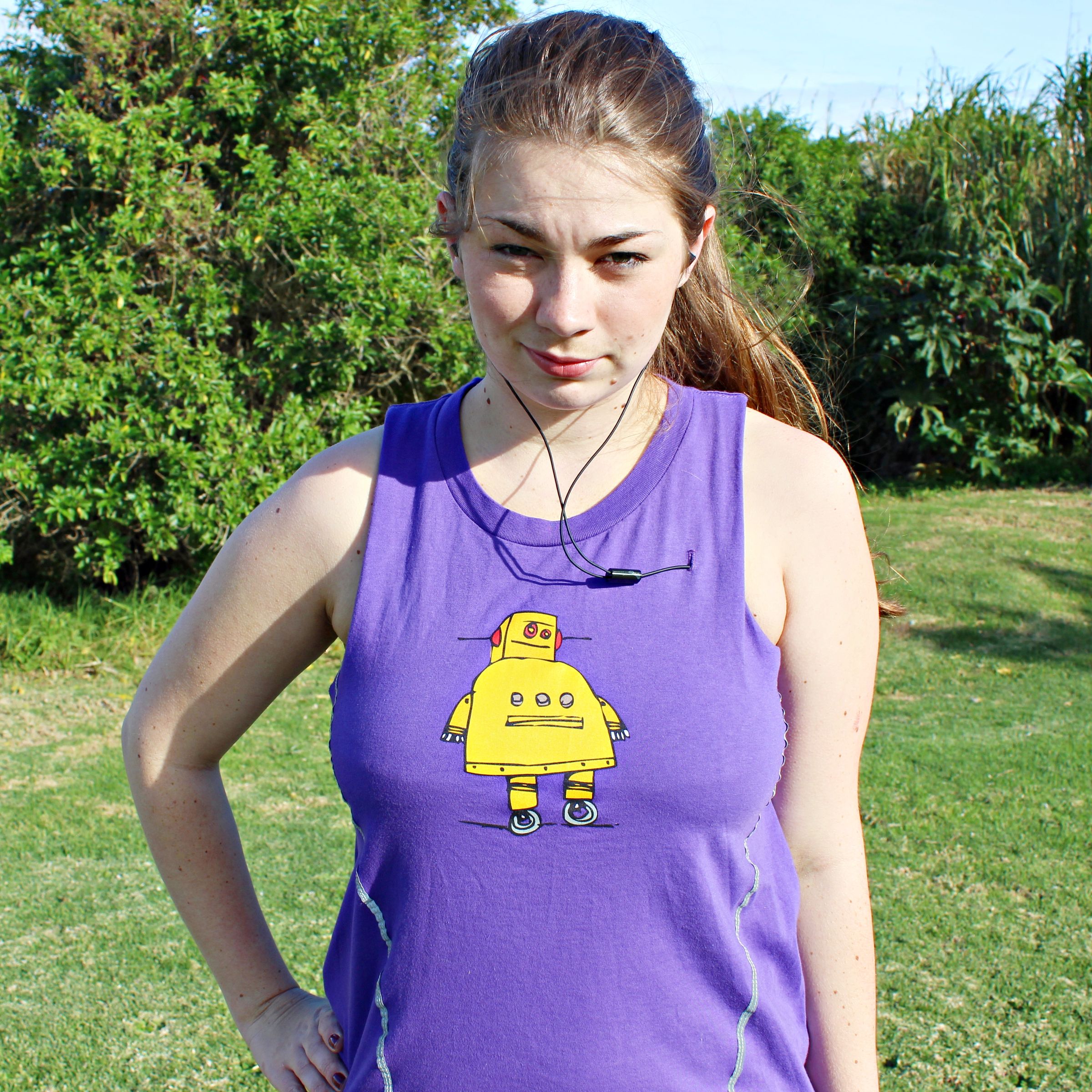 Convert an Oversized Tshirt Into a Workout Tank (With Pocket!) 9