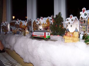 Make Your Own Holiday Window Display