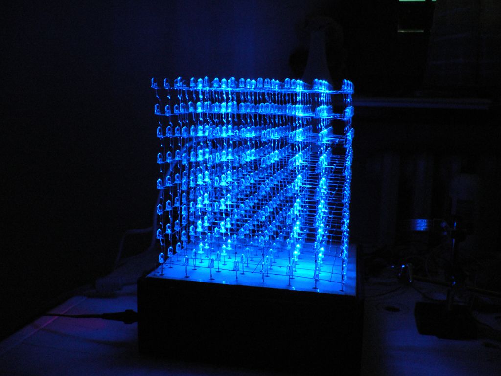 Come costruire un led cube 8x8x8 (Italian version)