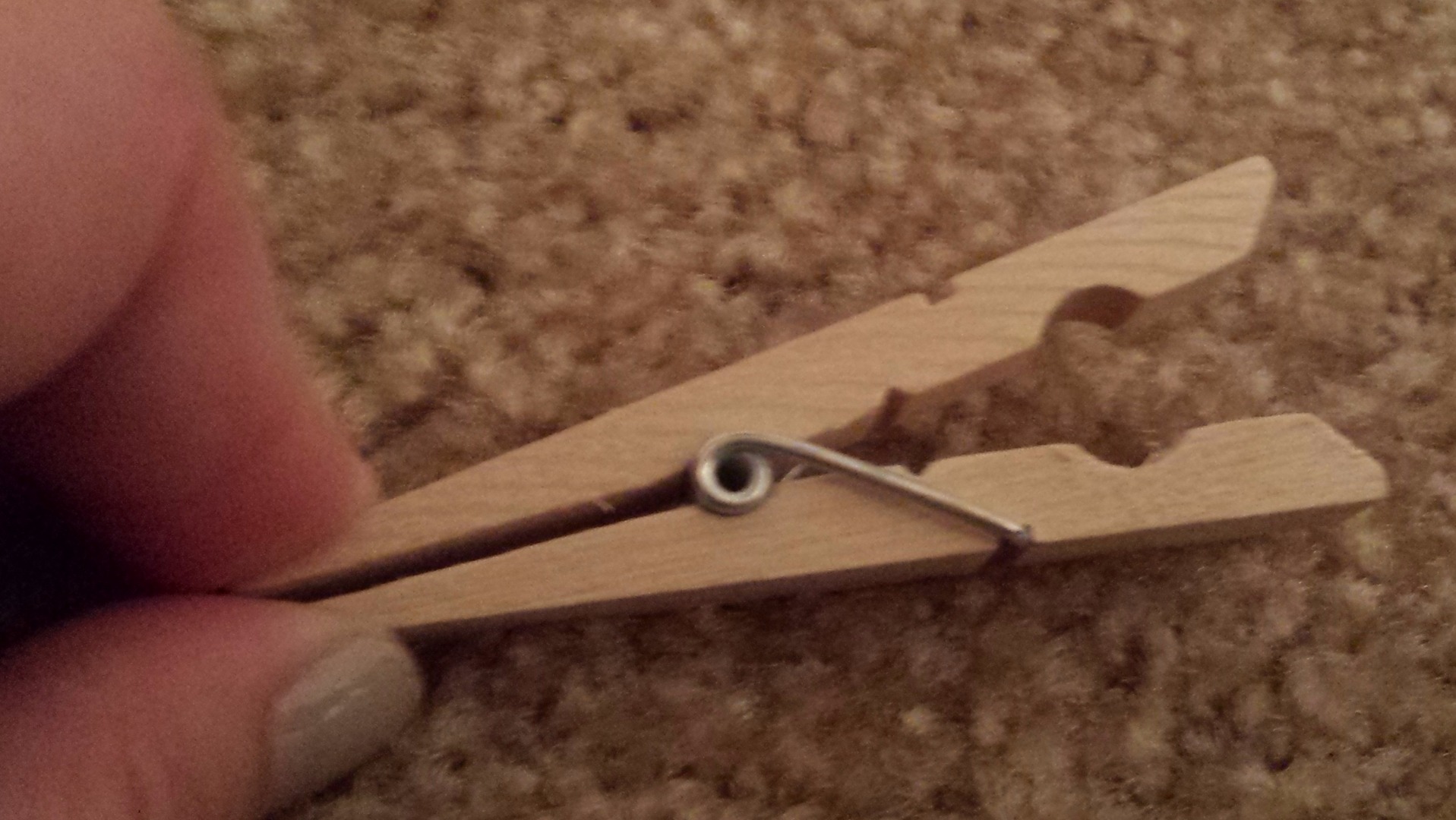 How to Make Personalized Wire and Clothespin Picture Frame 6 Steps