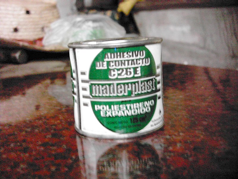 How to Use Until the End a Latex Adhesive Can