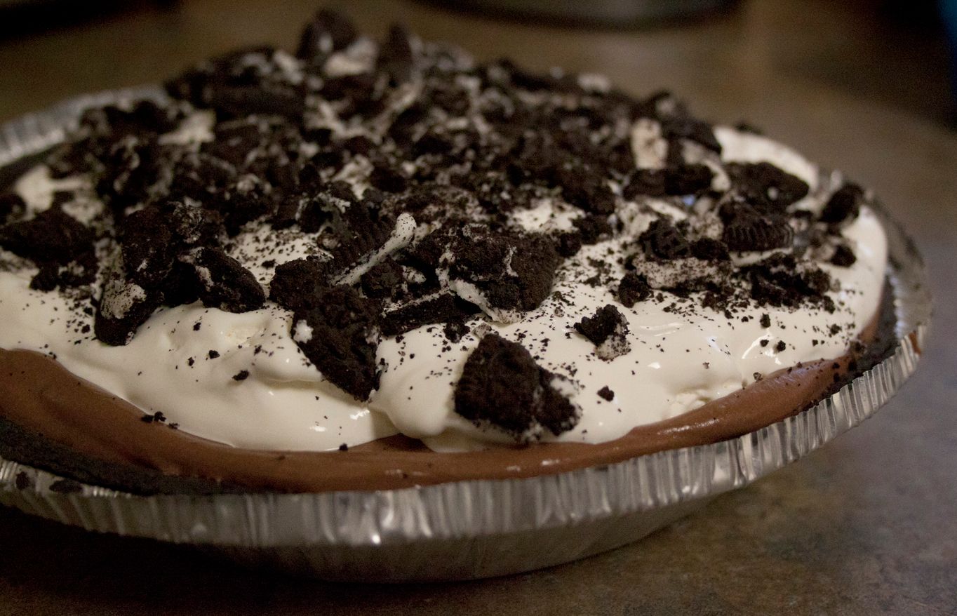 The Lazy College Kid: Chocolate Cream Oreo Pie