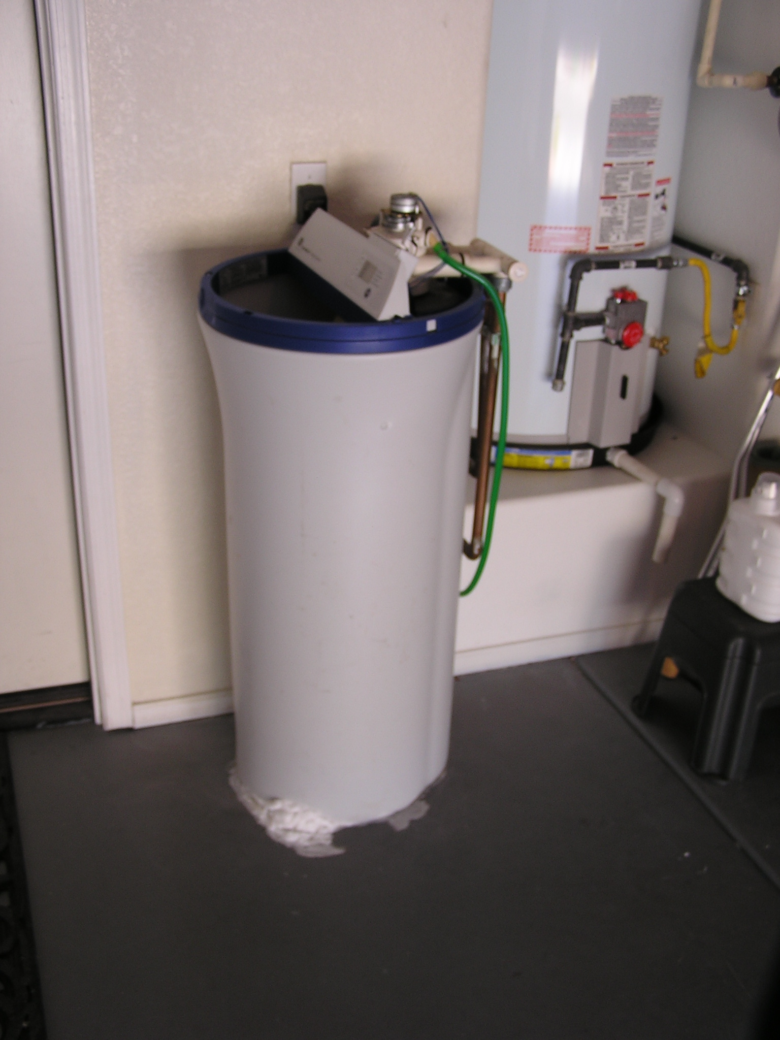 Repair a Leaking Water Softener Reservoir. 6 Steps Instructables