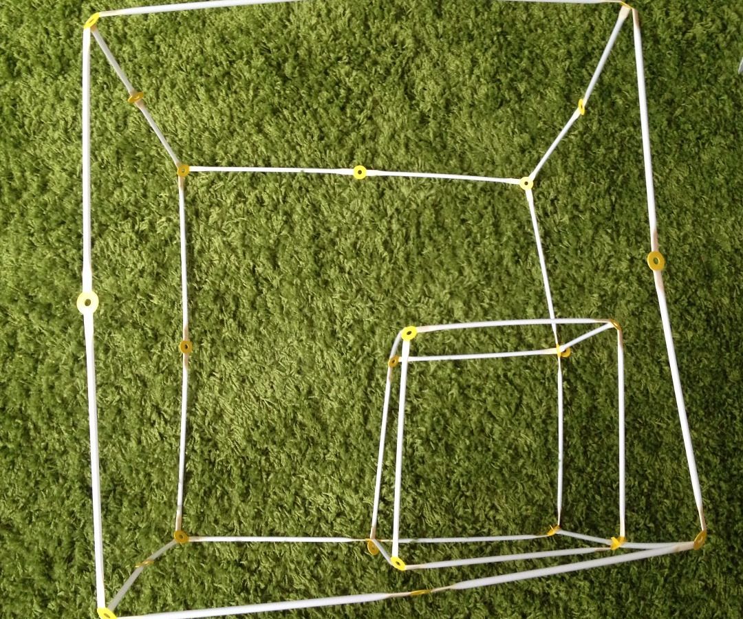 Explaining Volumes With Strawbees