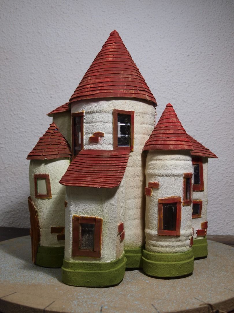 How to Make a House Out of Recycled Plastic Bottles : 7 Steps 