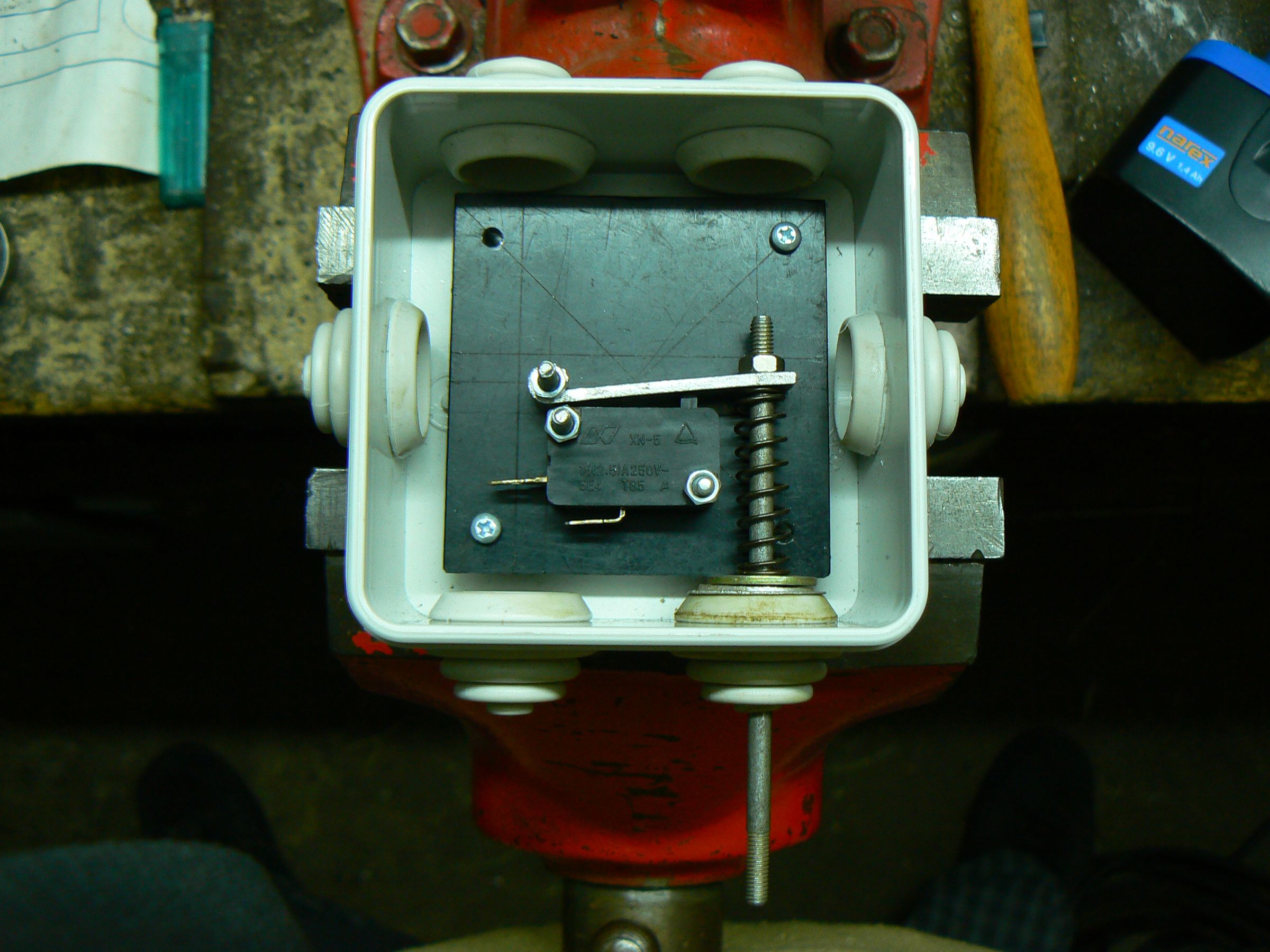 Simple Water Pump Protection Switch 4 Steps Instructables