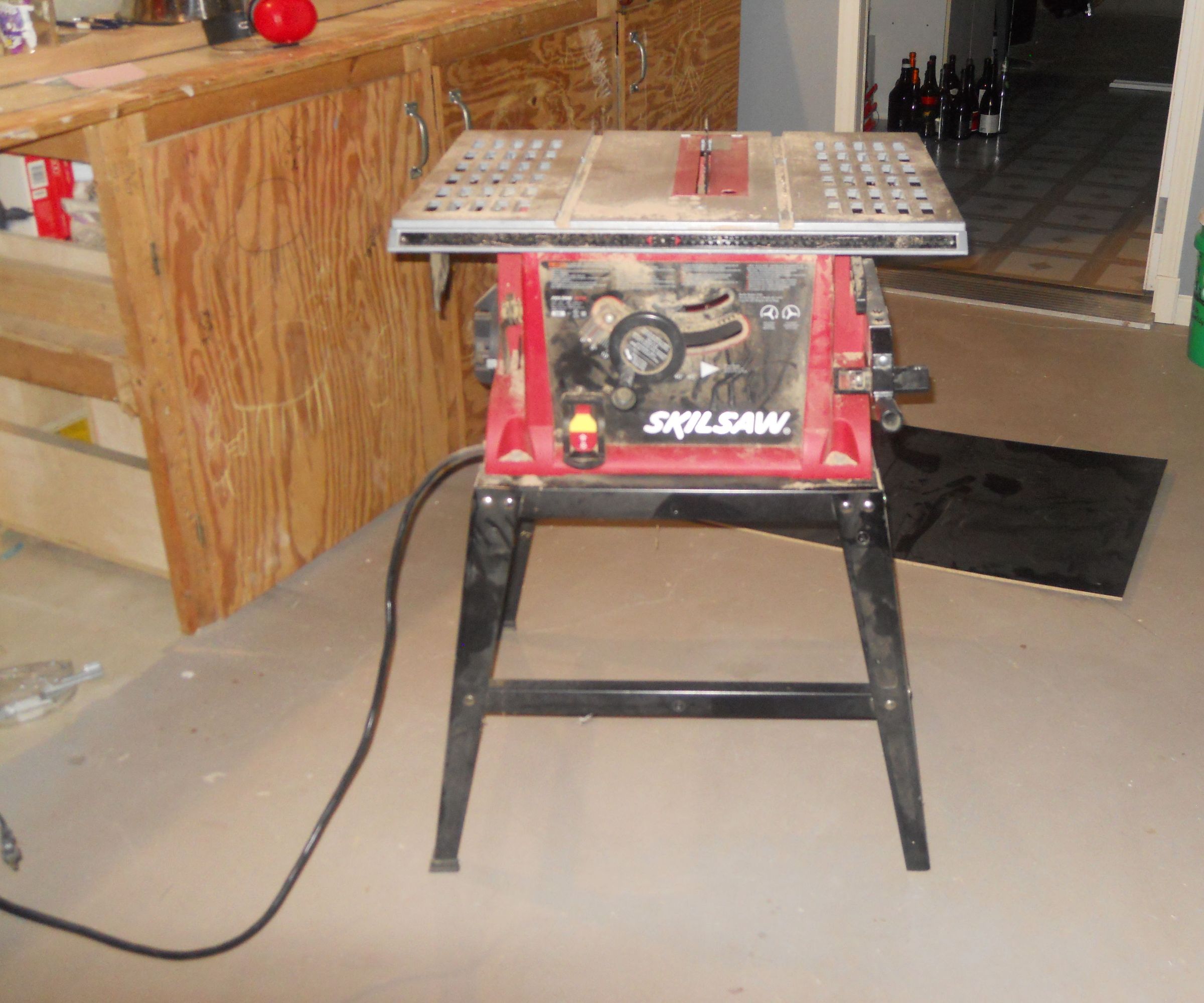 Dust Cleaning Table Saw