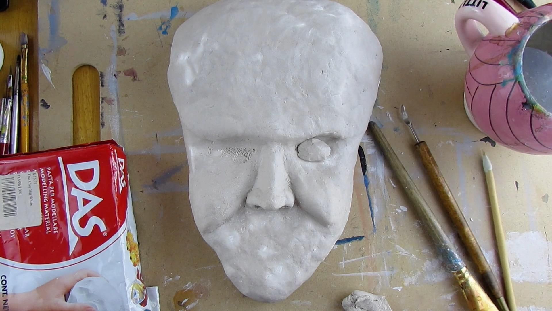 IT Pennywise Paper Mache Wall Decor 5 Steps (with Pictures