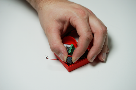 Attach the DRAKE by Removing the Adhesive Stickers From the Bottom of the Motor and Press It Firmly Into the Structure