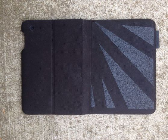 Extra Grip to a Logitech Keyboard, for a IPad Mini.