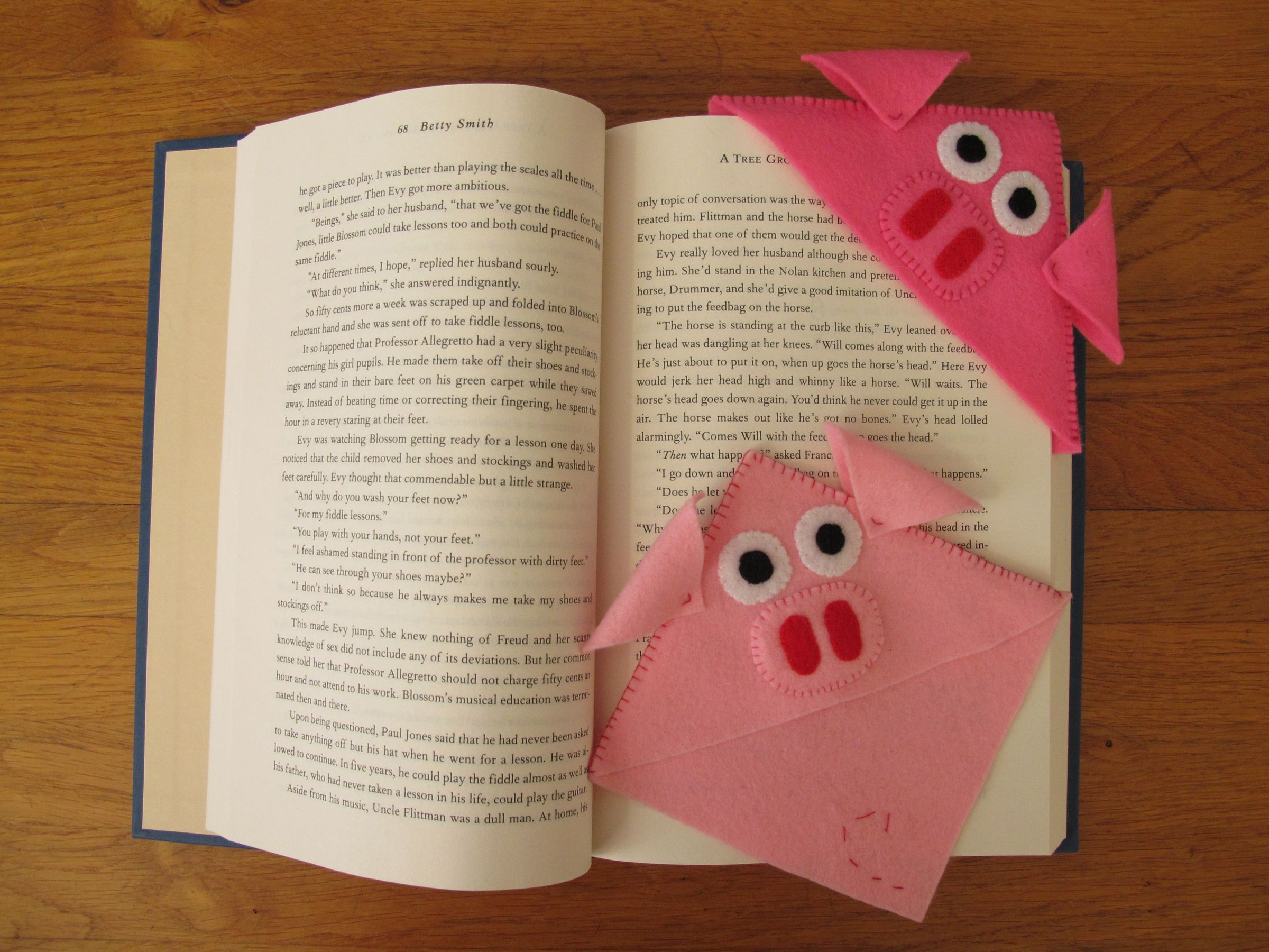 Bookpiglet