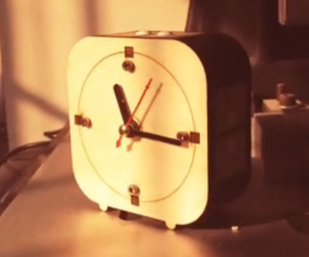 Back in Time – Make Your Wooden Counter-clockwise Clock