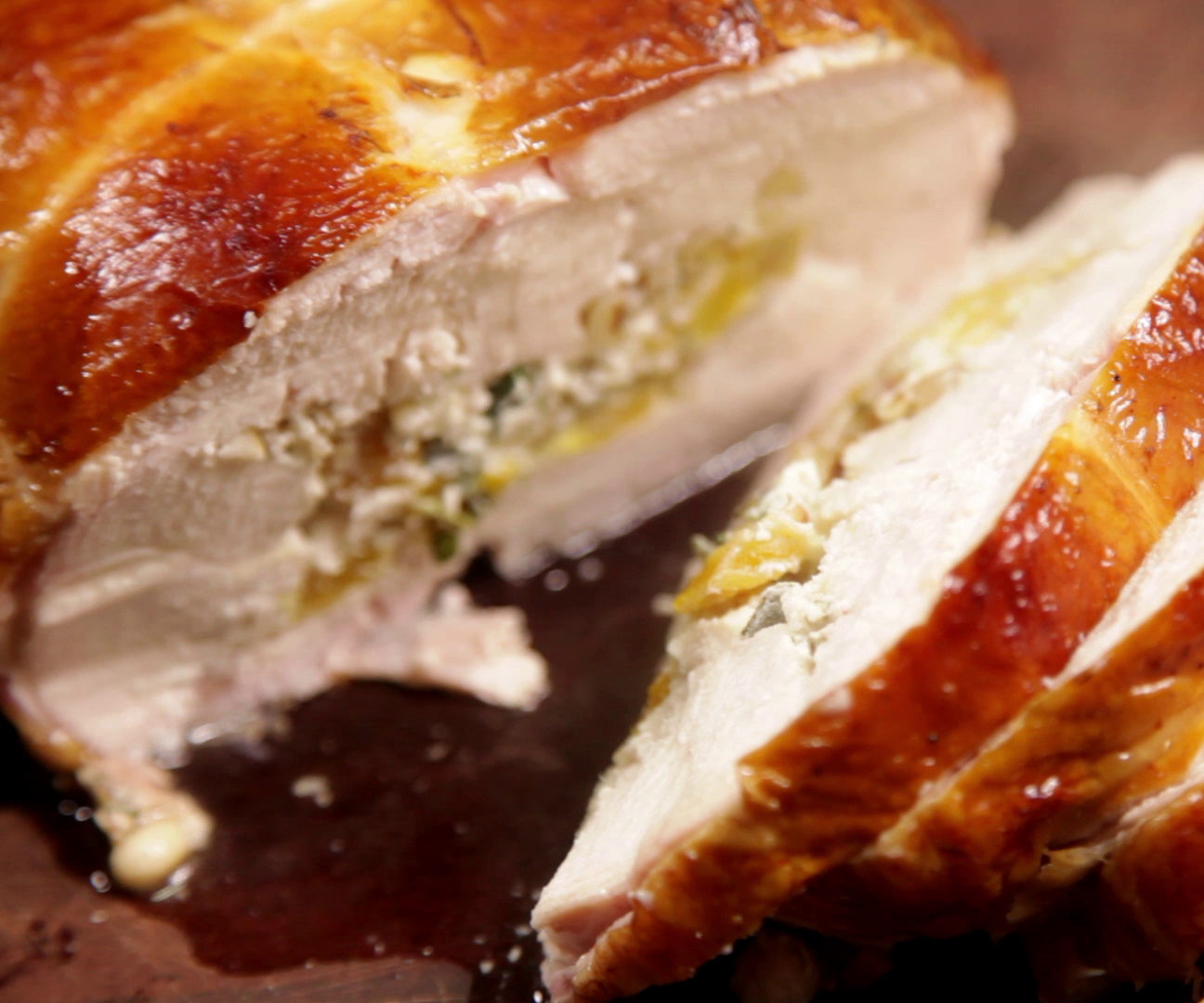 How to Cook a Boneless Chicken Roast With Apricot & Herb Stuffing