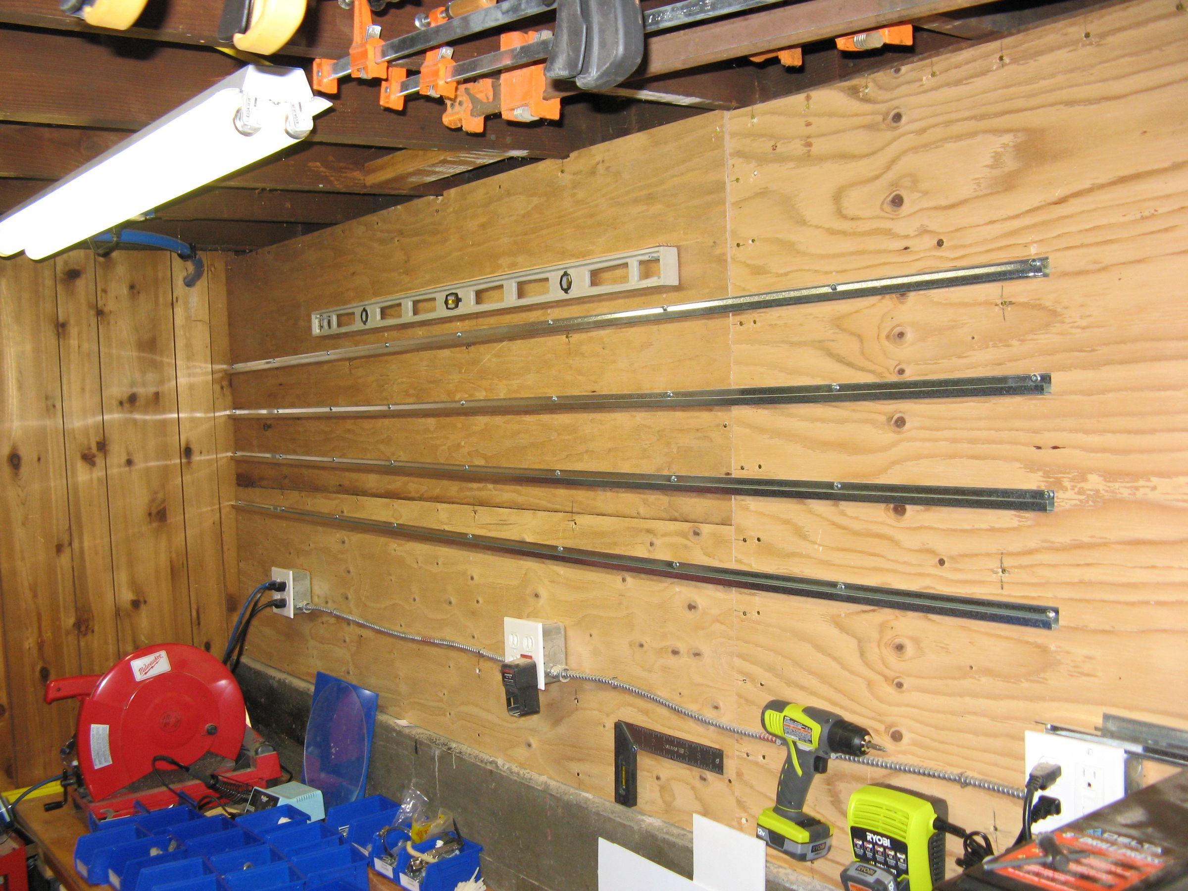 Easy Wall Mounted Storage Bins for Hardware Parts 5 Steps (with