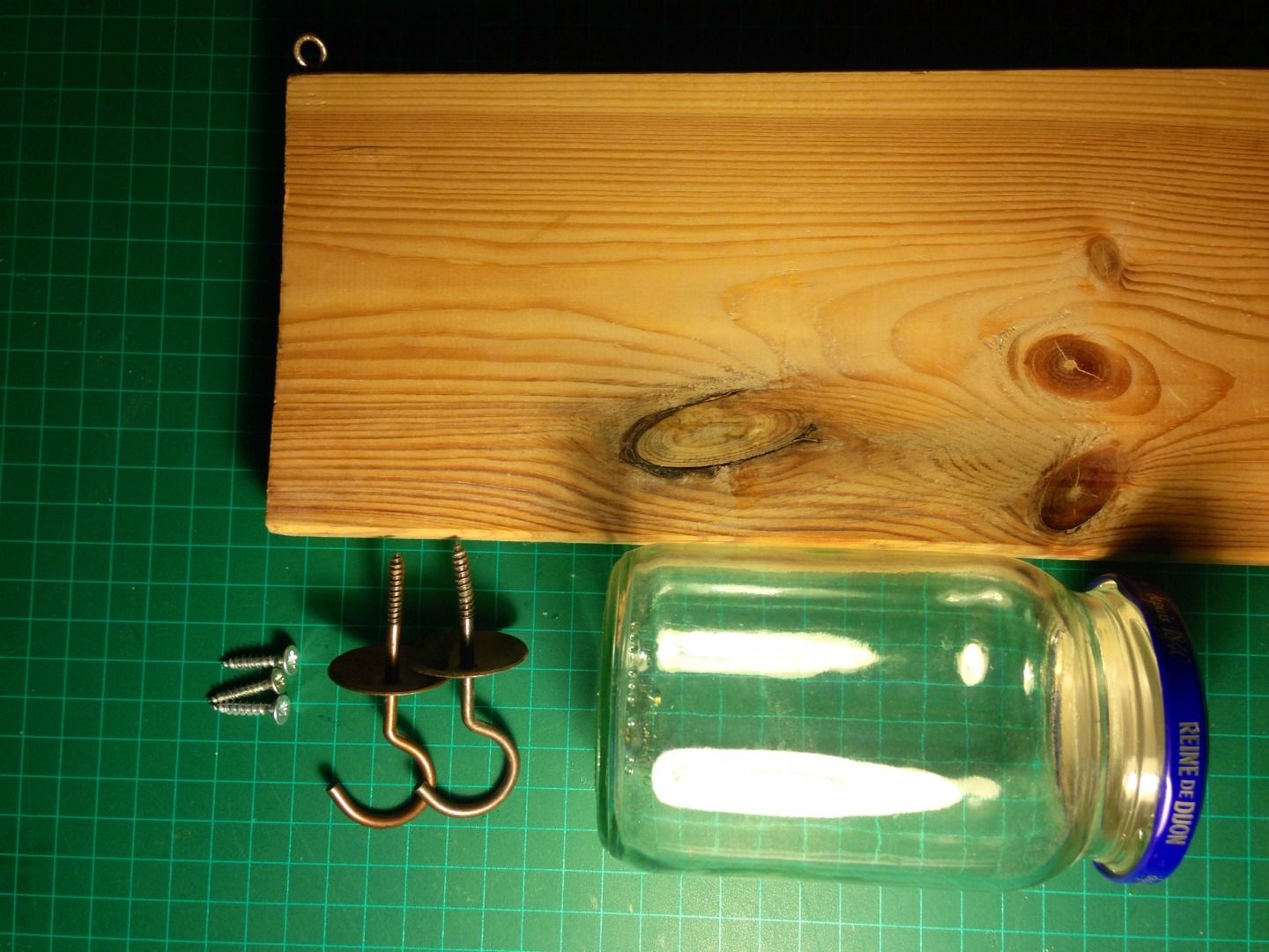 Shelf ReInvented Piggy Bank & Key Hanger. 5 Steps (with Pictures