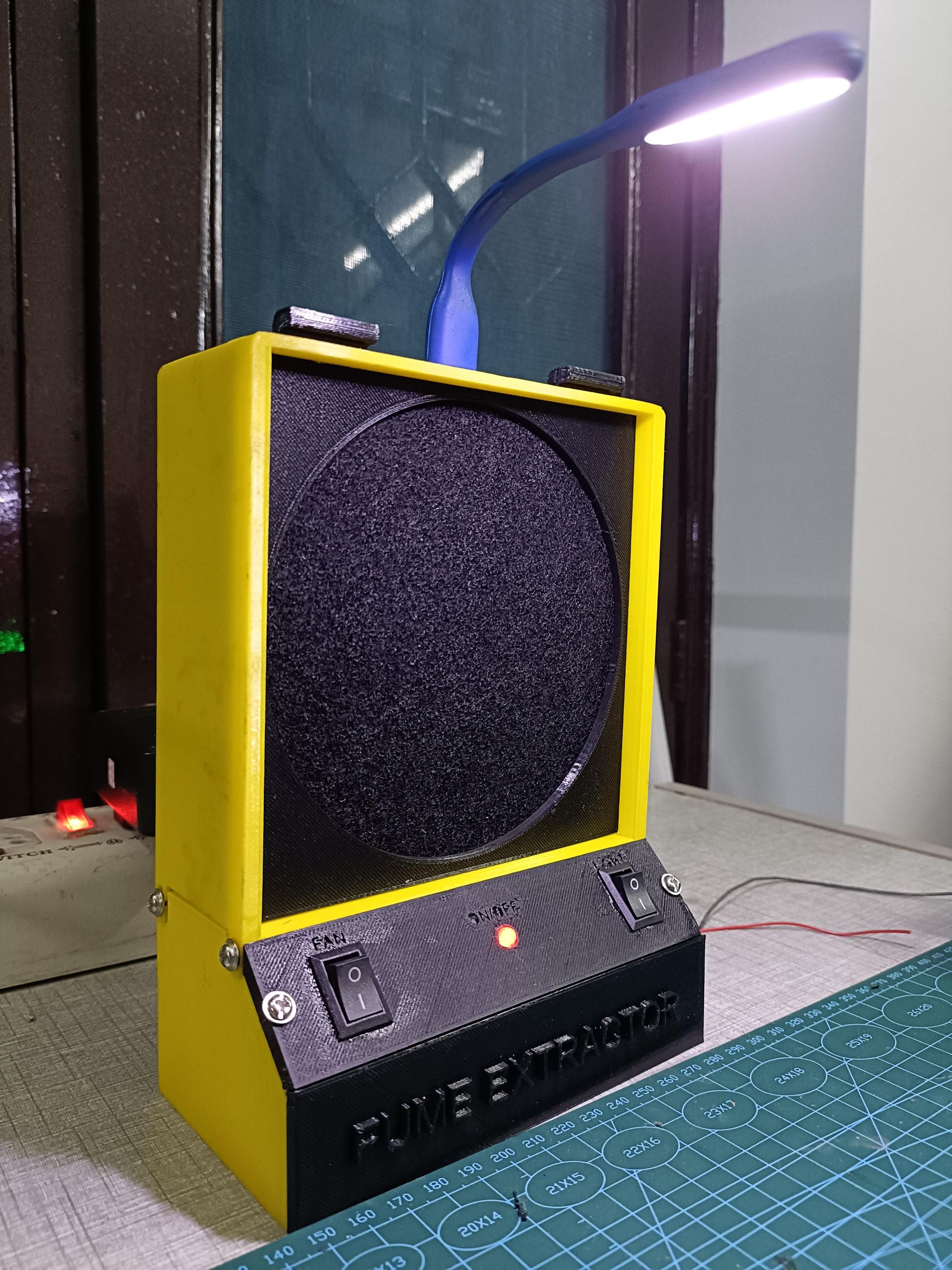 DIY 3D Printed Fume Extractor With USB Light 4 Steps (with Pictures