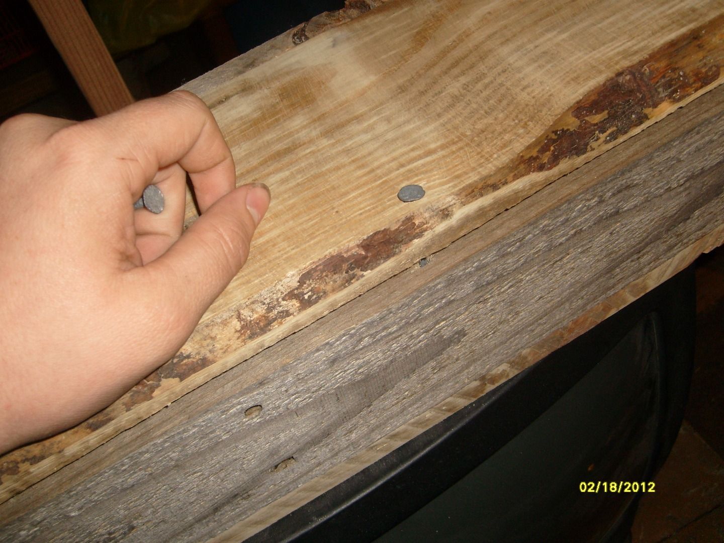 Secret Compartment Wall Shelf (Made From Recycled Wood!) 3 Steps