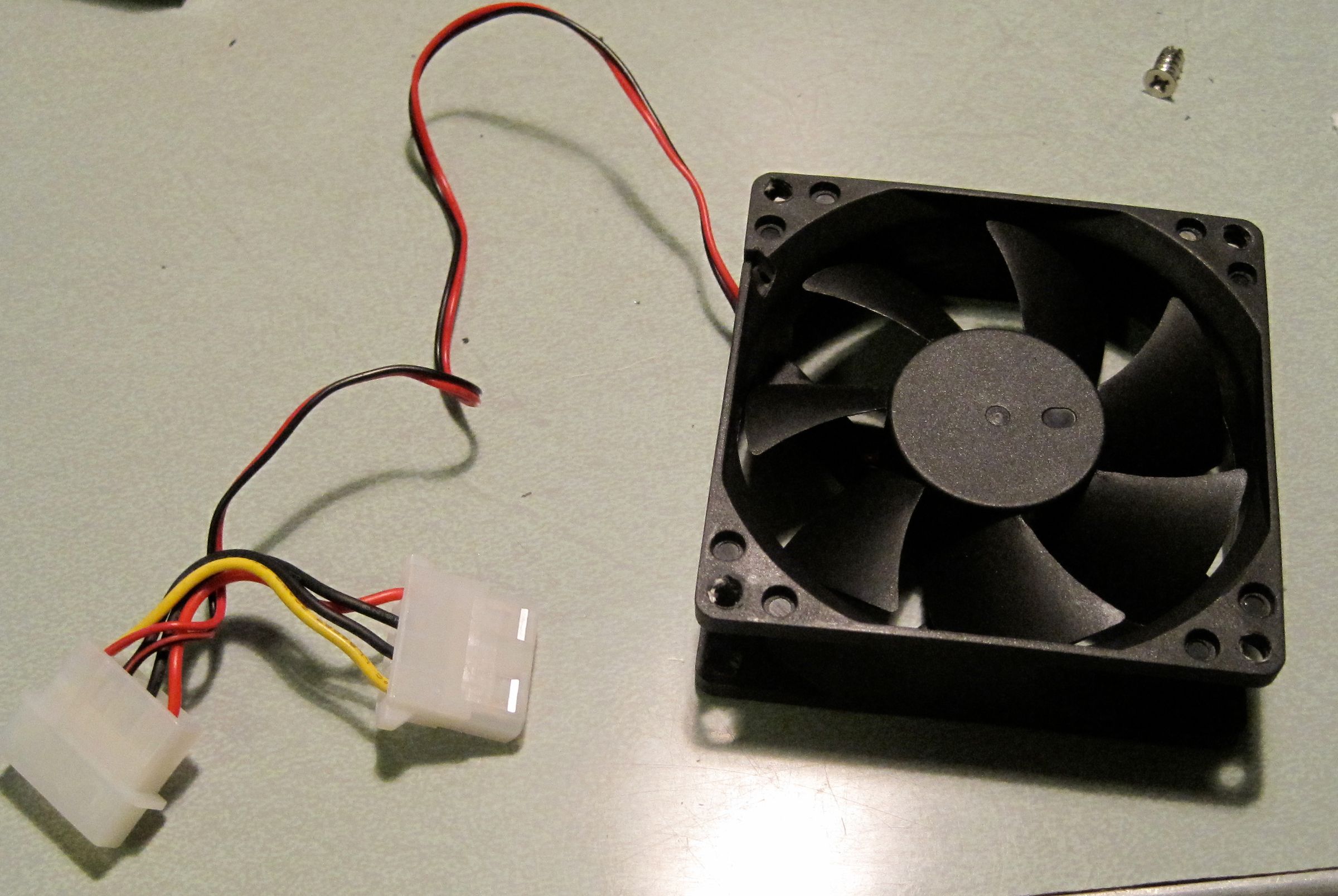 Build a Discreet USB Air Conditioner With a Brita Pitcher 7 Steps