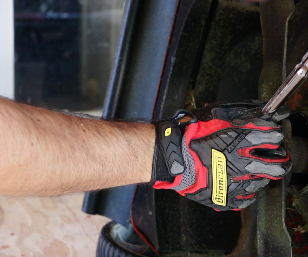 Change a Lawnmower Blade in 2 Minutes