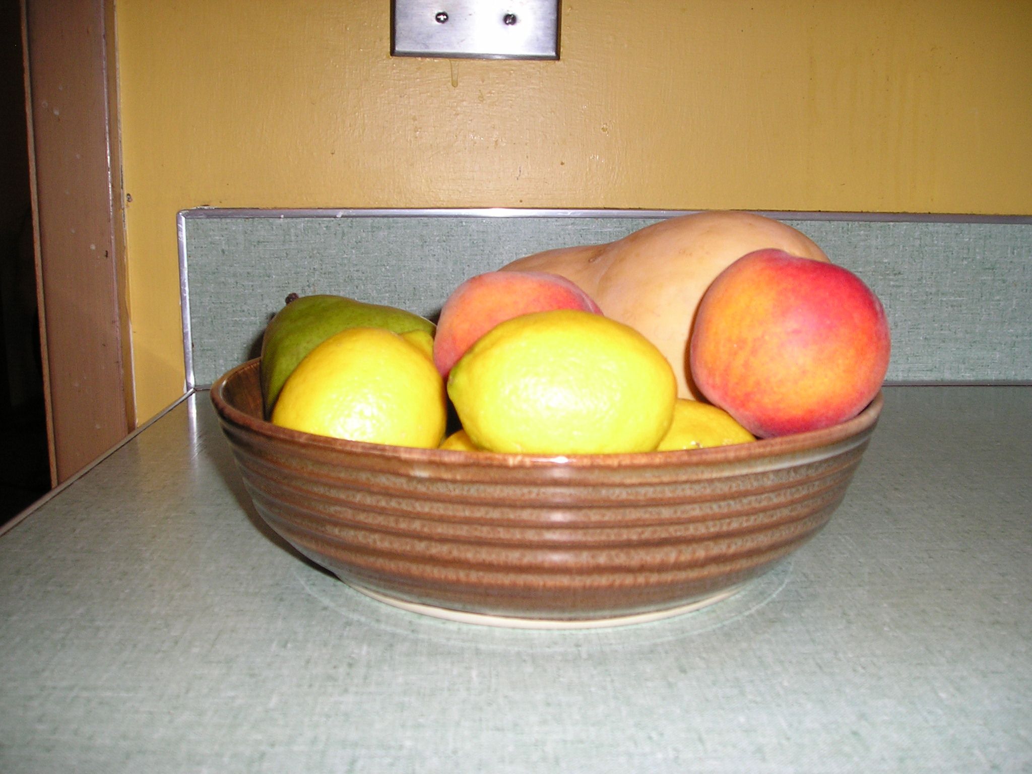 How to Pack Peaches for Lunch When There's a Chance That Containers Will Be Lost Throughout the Day