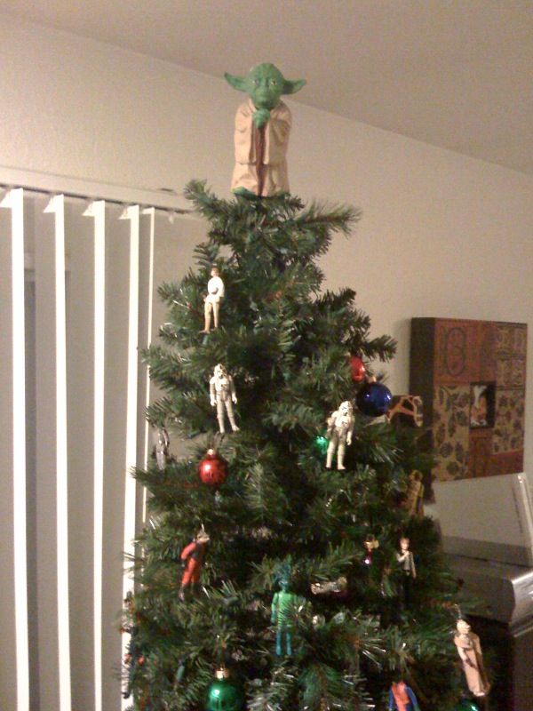 Use Your Old Star Wars Action Figures to Make a Cool Star Wars Themed  Christmas Tree