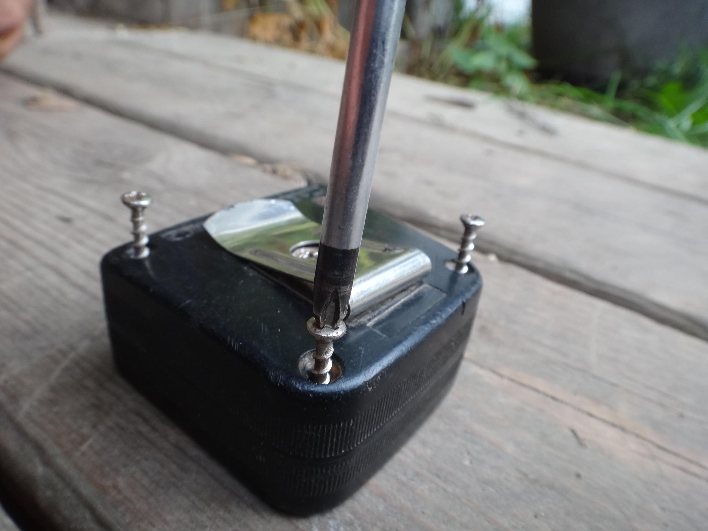 How to Fix a Measuring Tape That Won't Retract (Broken Spring) 5