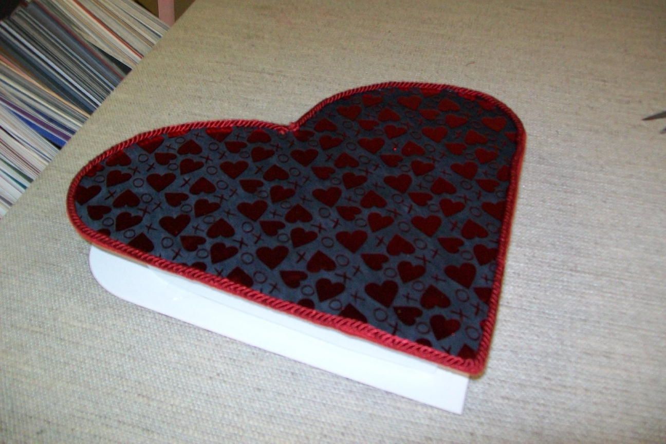 Make a Heart-shaped Gift Box for Valentine's Day!