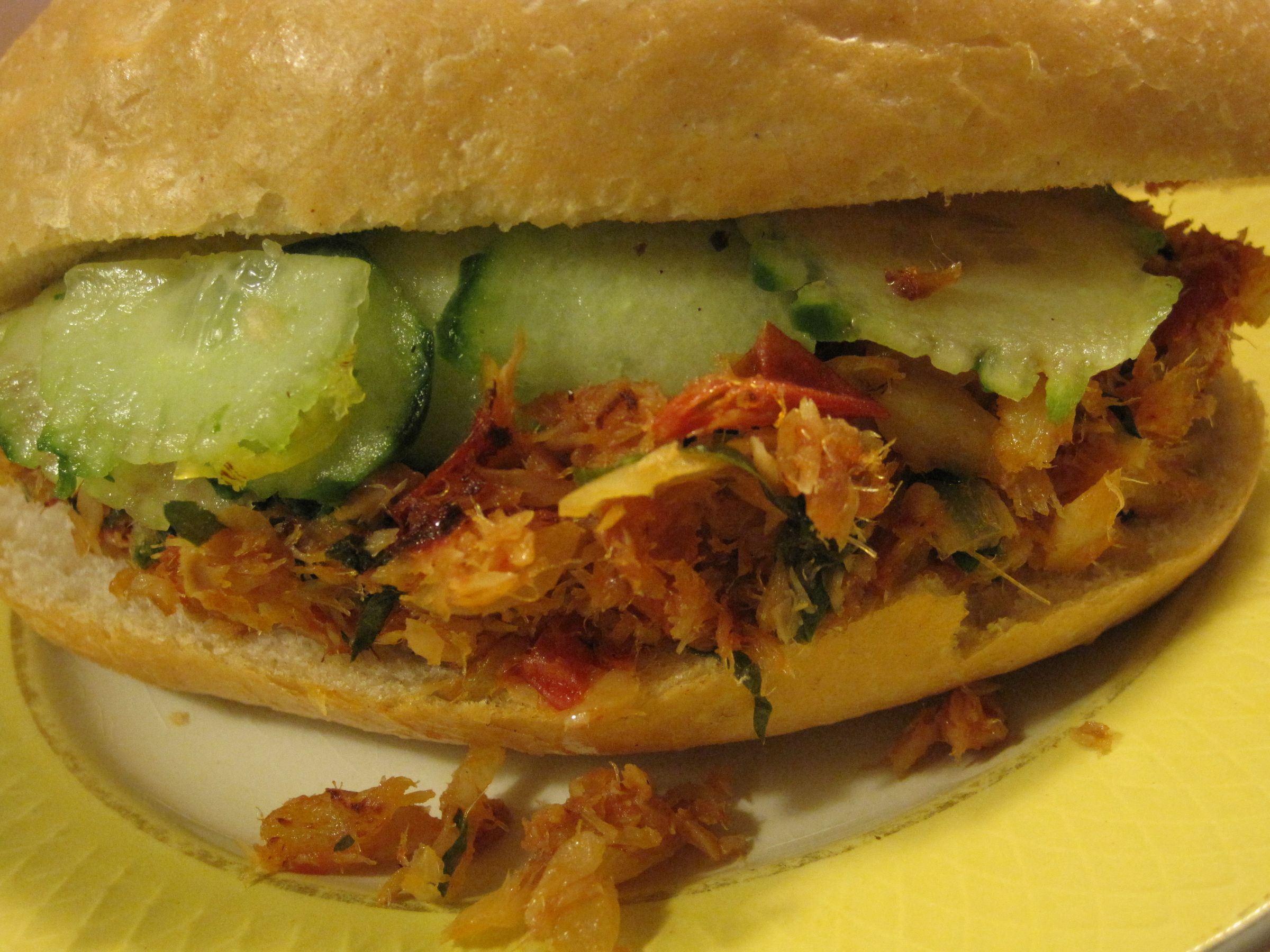 Surinam Cod Sandwich & Zuur