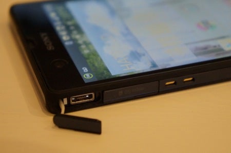 DIY Sony Xperia Z Desktop Charger