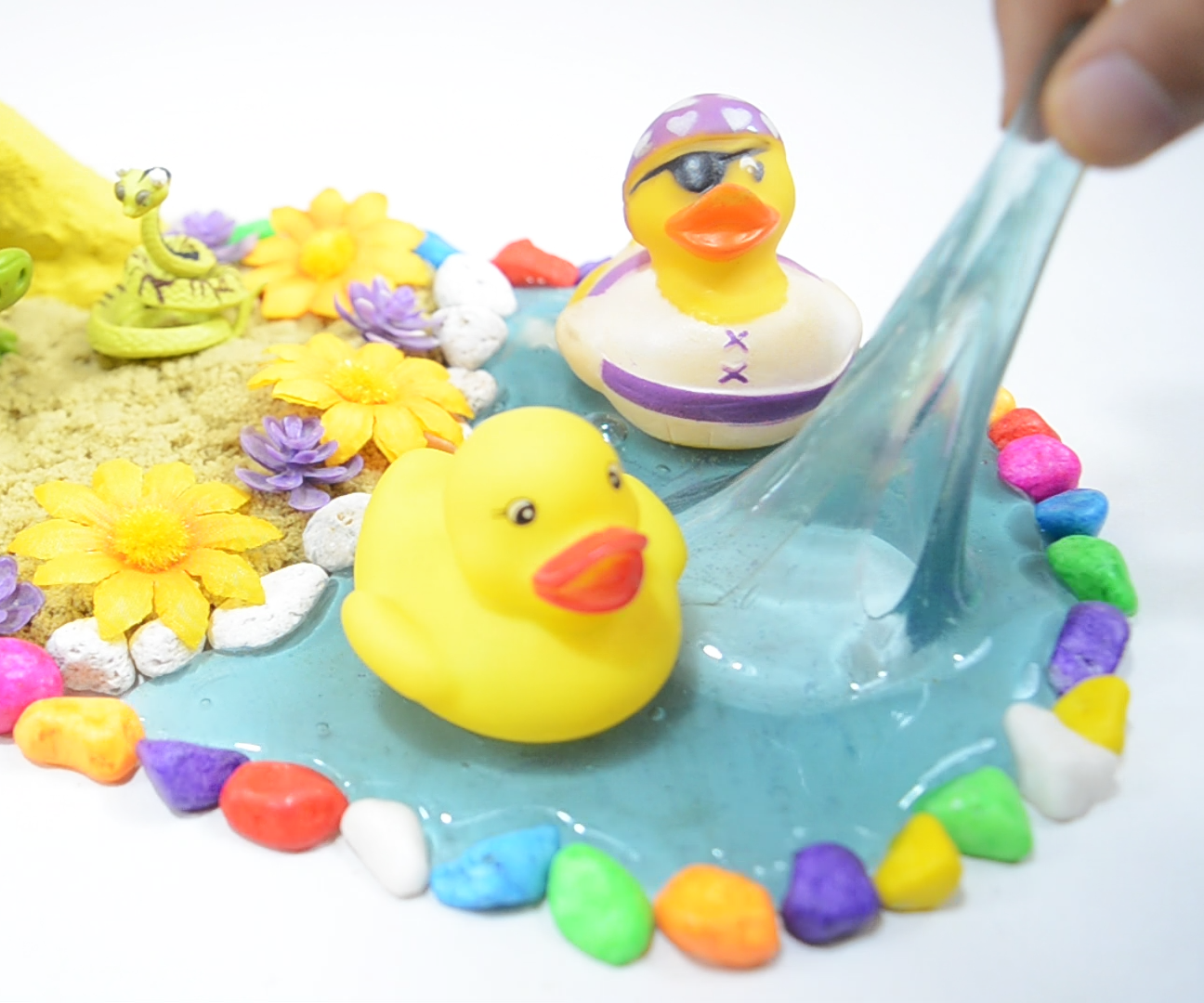 How to Make Kinetic Sand House for Crocodile & Swimming Pool for Ducks 