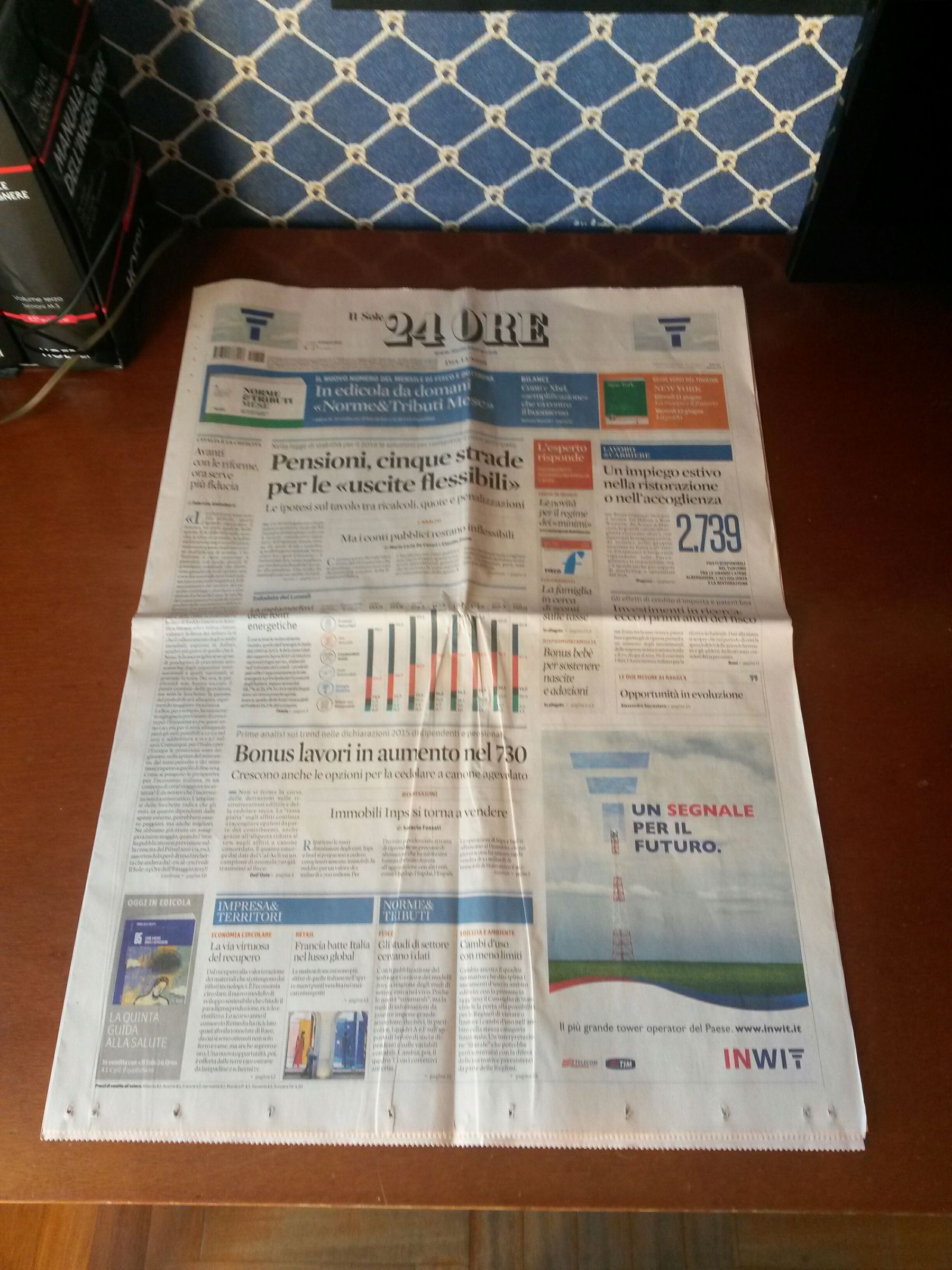 Paper club out of newspaper