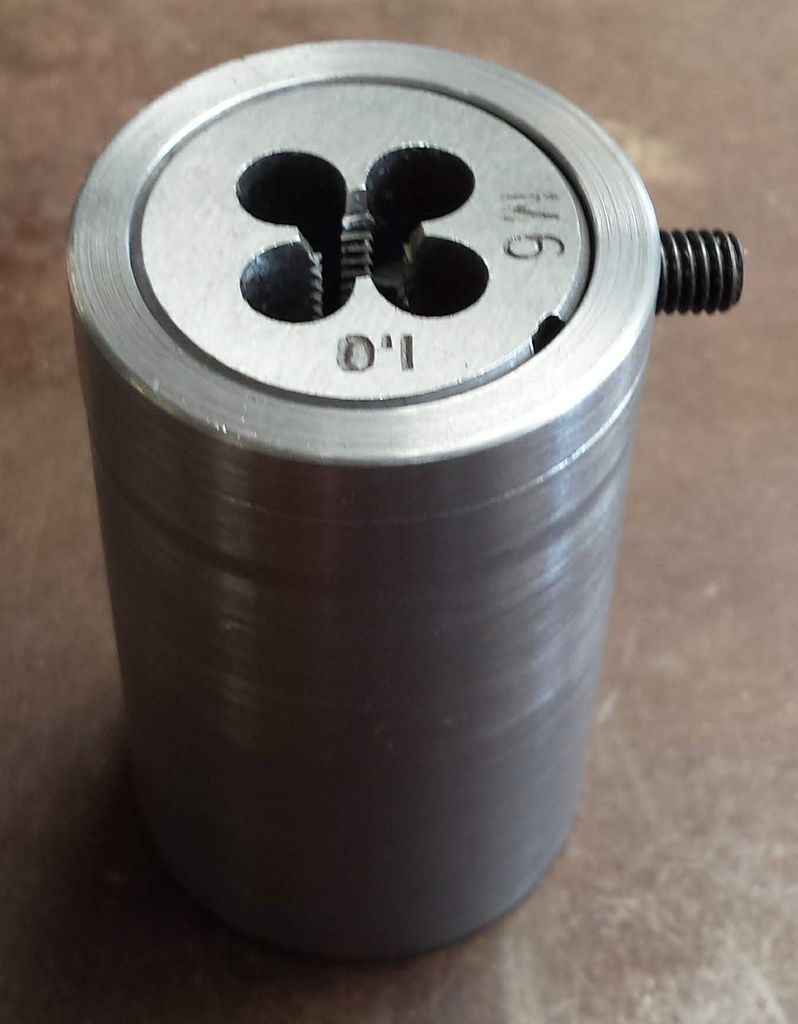 Cheap and Easy to Make Die Holder for the Mini Lathe 5 Steps (with Pictures)