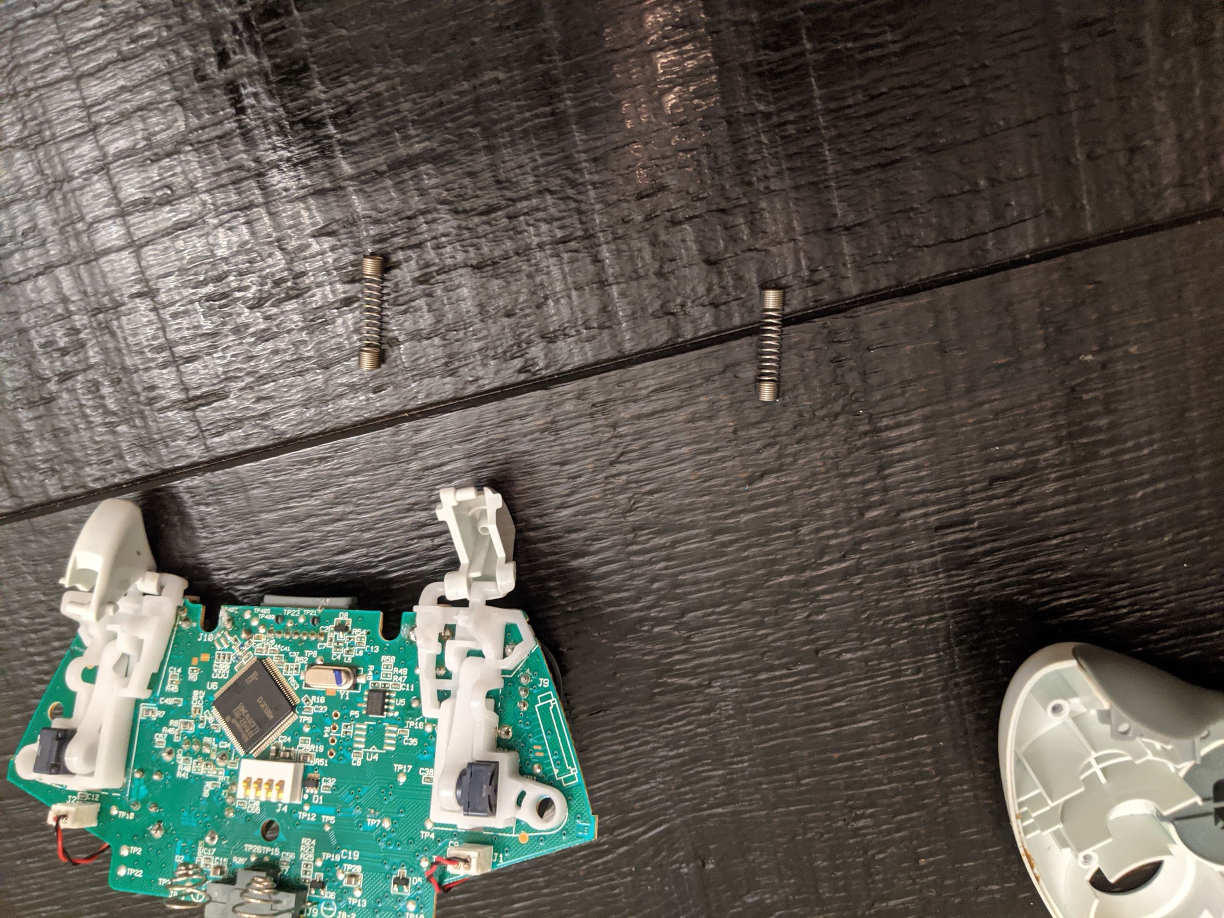 Replacing the Shell of a Wireless Xbox 360 Controller : 15 Steps (with ...