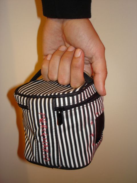 BOLSITA PARA MP3 Y PARLANTES / LITTLE BAG FOR MP3 PLAYER AND SPEAKERS