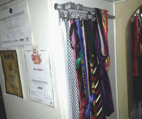 Tie hanger