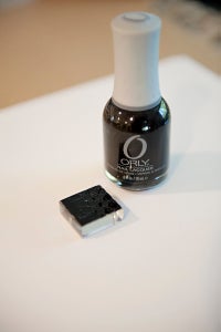 A DIY Stylish Ring Made From a Bathroom Tile